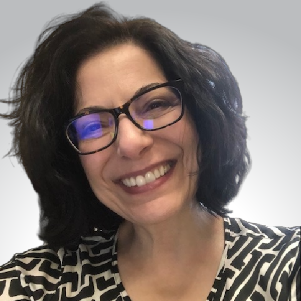Tina Coelho Headshot